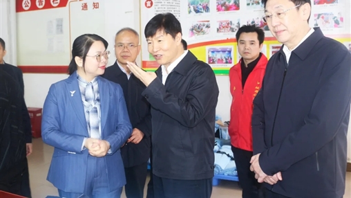 廣西壯族自治區(qū)黨委委員、常委、副書記劉小明蒞臨百裕集團環(huán)江車間調研