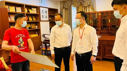 惠安縣委常委、組織部部長洪亞清蒞臨百裕集團(tuán)研發(fā)中心調(diào)研指導(dǎo)工作